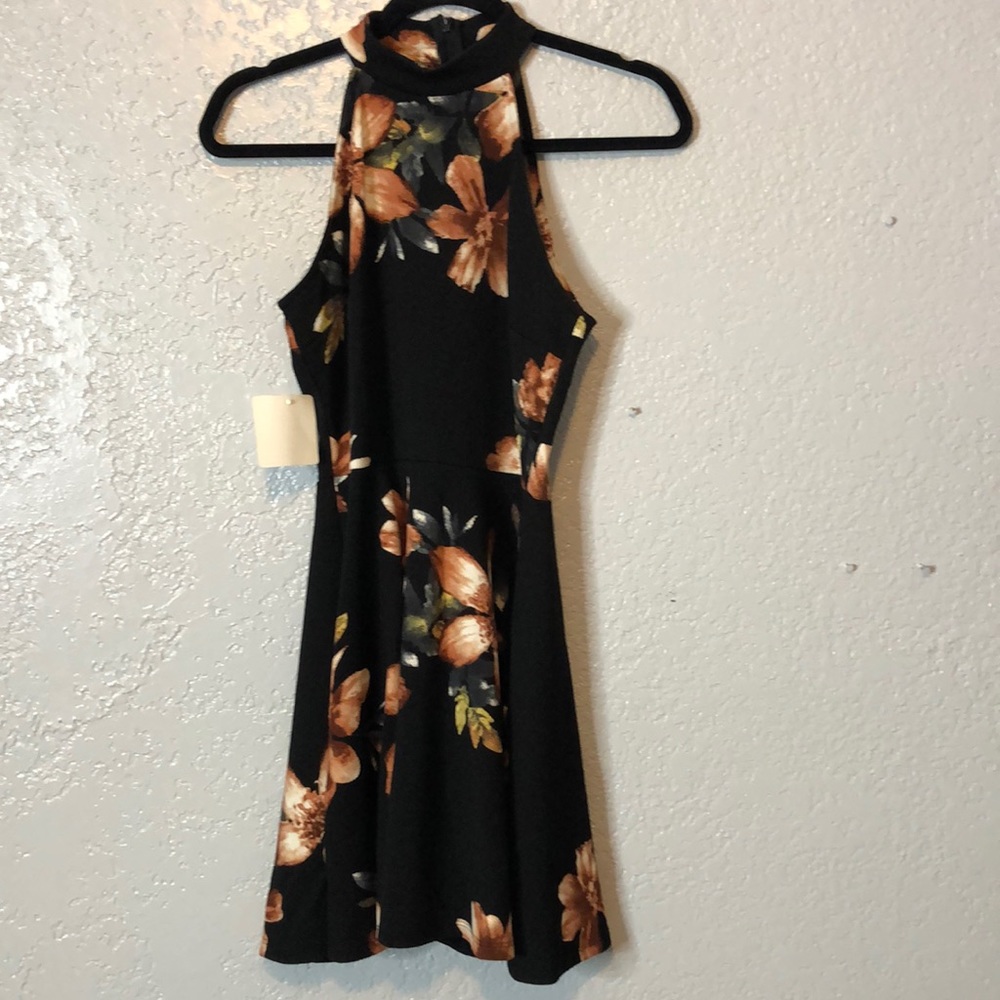 MINE Floral Dress Size Medium NWT